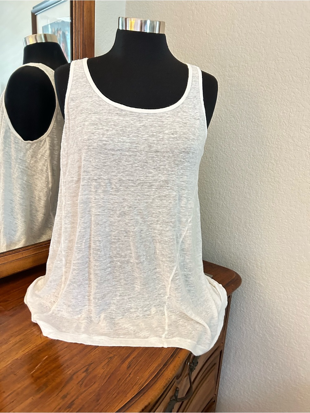 CAbi White Slub Scoop Neck Linen Tank Top. Size M. NWTGS
